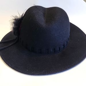 NWOT "Doeskin" felt hat blk adorned hat, Diana Exclusives